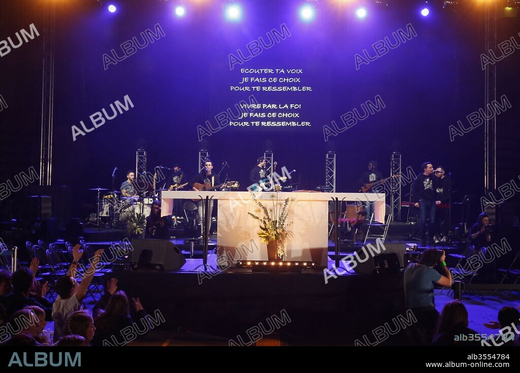 Hopeteen f Issy-les-Moulineaux, France. Mass introduction. Catholic rock band.