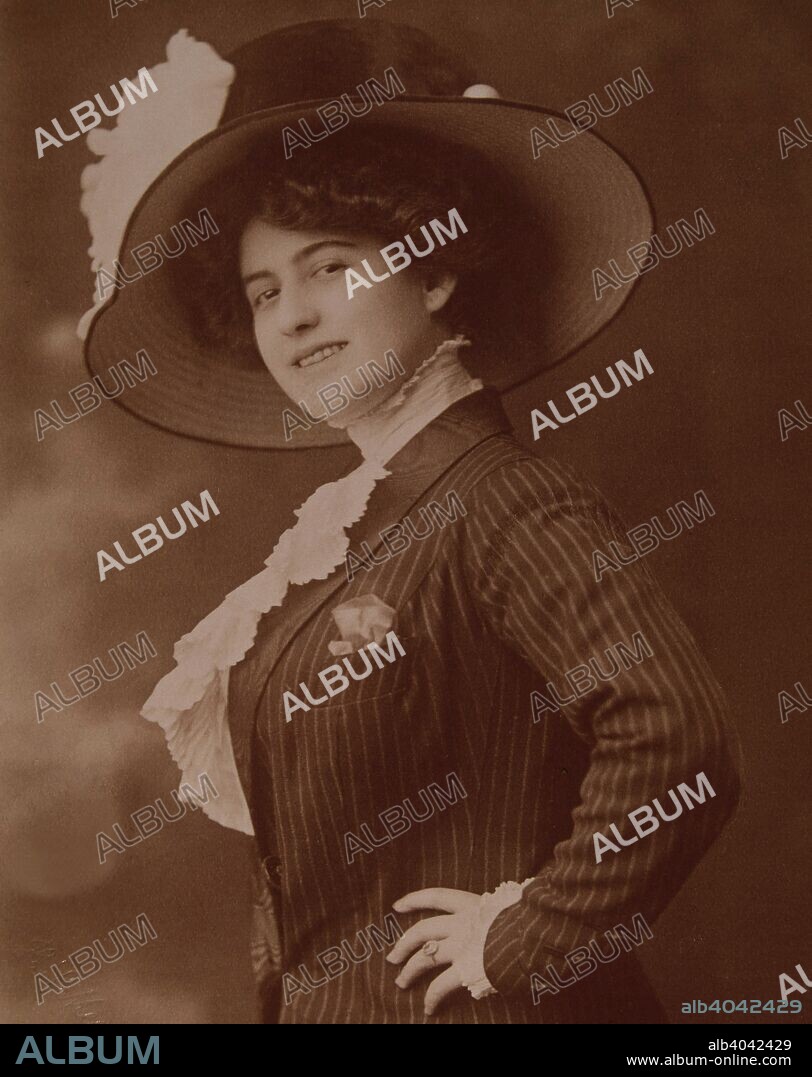 CONSUELO BELLO CANO. LLAMADA LA FORNARINA ARTISTA ESPAÑOLA DE VARIEDADES. MADRID 1884-1915.