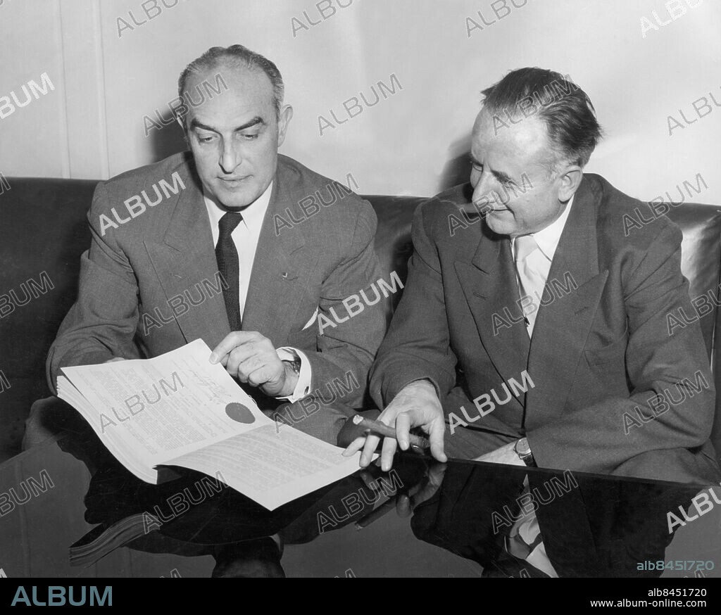 Orig. bildtext... KRUPP-AGREEMENT SIGNED! The final plan for the decartellisation of the Friedrich Krupp Concern was signed on 4. March, 1953 by represenatives of the Allied High Commisssion and Krupp's American Lawyers. According to that Alfred Krupp von Bohlen und Halbach relinquishes on any activity in the coal- and steal industries. Krupp's possessions in the coal, iron and steal industries will be sold, the proceeds will be given to Alfred Krupp. Apart from two companies of his concern which he will have to transfer to two members of his family, he will remain possessor of the rest of the Krupp possessions. With ths decartellisation of the Krupp-Concern the Allies want to abolish the excessive combination of economic power which according to their opinion is represented in the Krupp-Concern. Picture shows: The American lawyers of Krupp, Earl J. Carrol (left) and Joseph Robinson (right) with the signed agreement. Anm. Alfried Krupp von Bohlen und Halbach, 1907-1967, tysk industriman, son till Gustav Krupp. Övertog ledningen för Kruppverken 1943 och blev en centralgestalt i det nazistiska näringslivet. Dömdes till 12 års fängelse för utnyttjande av slavarbetare under kriget, men frigavs efter 3 år. 1953 fick han tillbaka posten som chef för företaget. Advokater Jurister Cigarrer CD170 persons: Earl Carrol ;Joseph Robinson sites: VÄSTTYSKLAND ;FRANKFURT ;USA*.