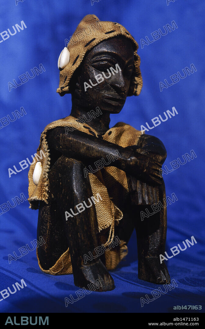 ARTE AFRICANO. GOULOU KOULIBALY (el hombre que medita). Escultura Bambara de madera. Colección particular. Mali.