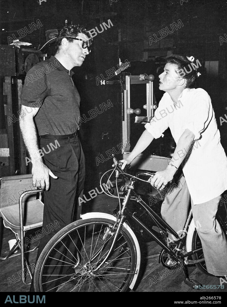 BURT LANCASTER y KATHARINE HEPBURN en EL FARSANTE, 1956 (THE RAINMAKER), dirigida por JOSEPH ANTHONY. Copyright PARAMOUNT PICTURES.