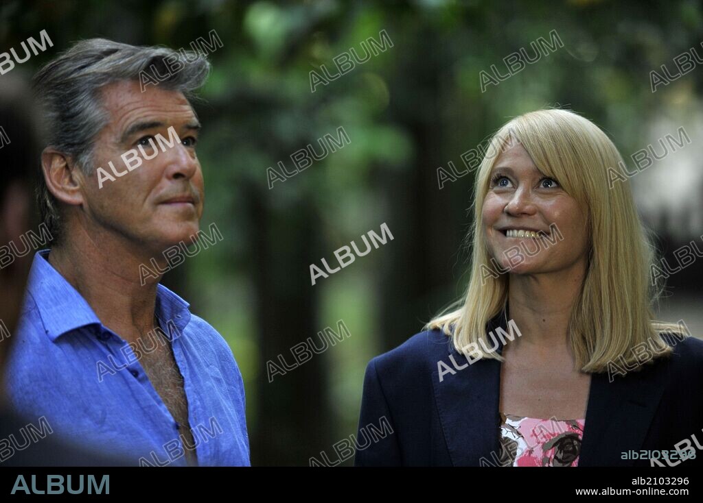 PIERCE BROSNAN and TRINE DYRHOLM in LOVE IS ALL YOU NEED, 2012 (DEN SKALDEDE FRISØR), directed by SUSANNE BIER. Copyright ZENTROPA PRODUCTIONS.