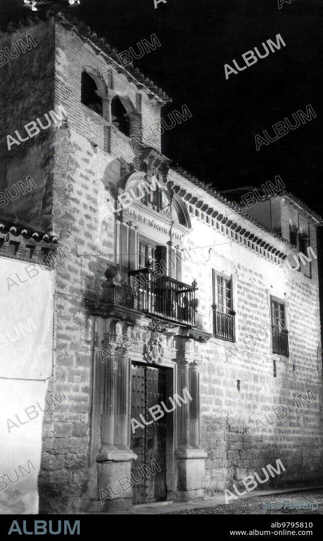 Abril 1930. Fachada del palacio del Marqués de Salvatierra en Ronda (Málaga).
