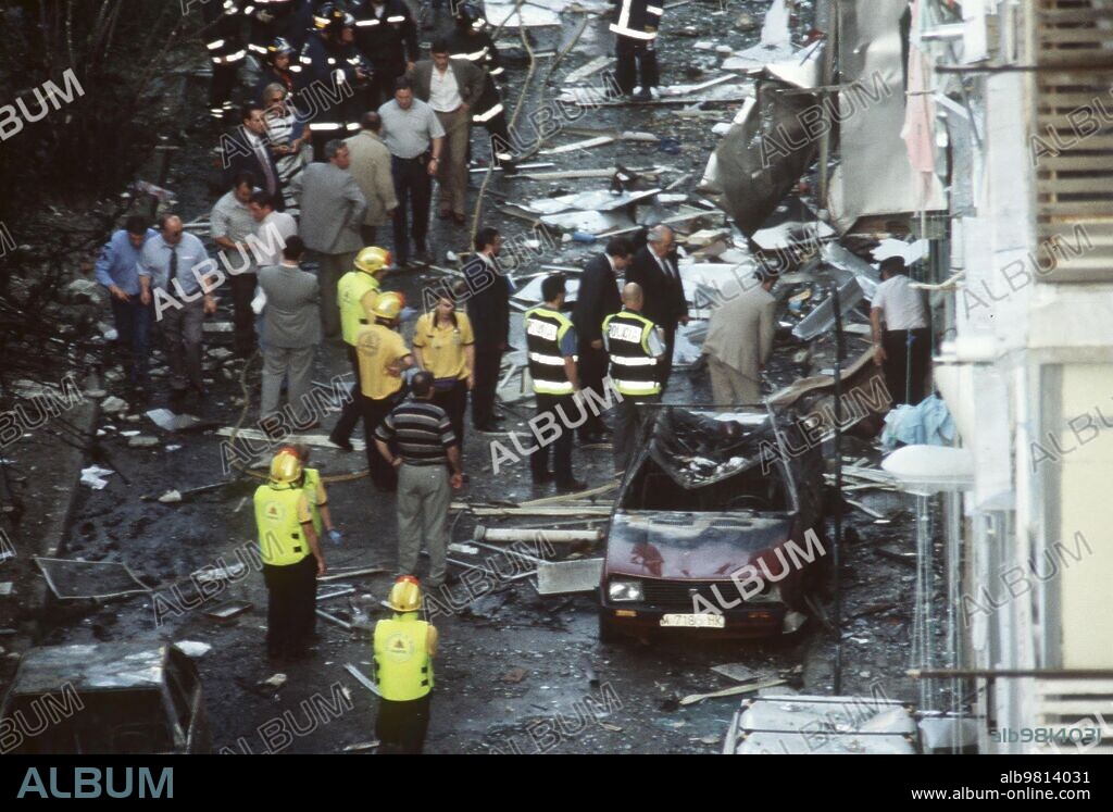 16 julio 2001. Madrid..10..7..01...Atentado de eta en la calle Ocaña...Foto Cover.....Archdc...Se paga cada vez que se Publica.