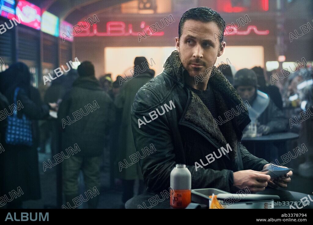 RYAN GOSLING in BLADE RUNNER 2049, 2017, directed by DENIS VILLENEUVE. Copyright ALCON ENTERTAINMENT/COLUMBIA PICTURES.