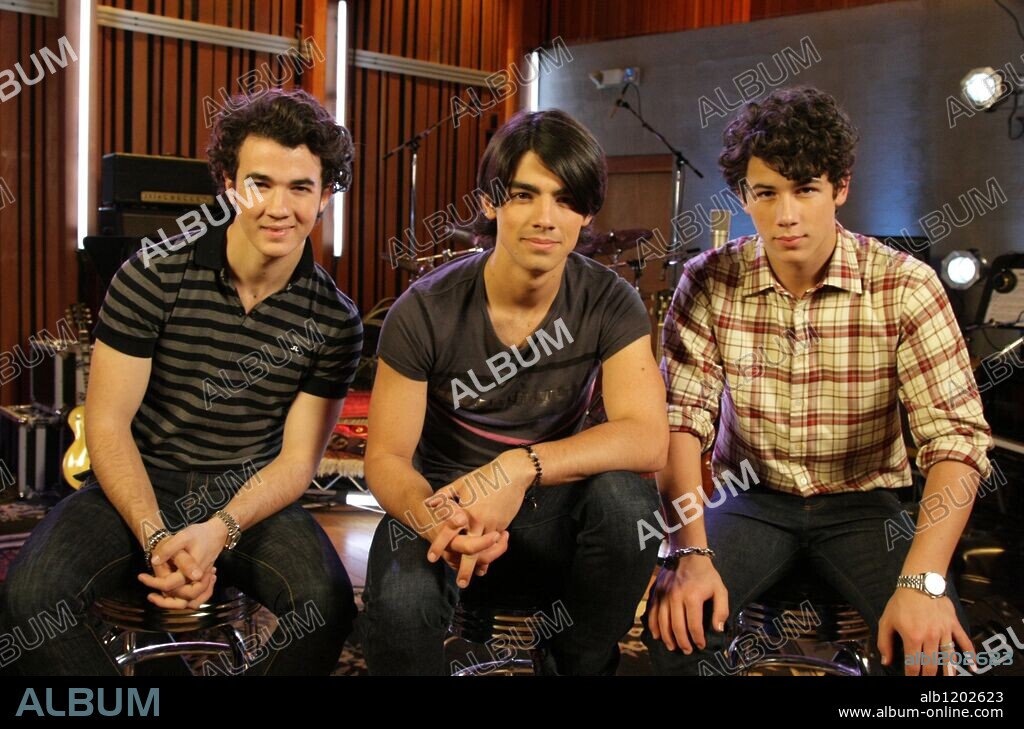 JOE JONAS, KEVIN JONAS and NICK JONAS in JONAS BROTHERS: THE 3D CONCERT EXPERIENCE, 2009, directed by BRUCE HENDRICKS. Copyright Chapman-leonard studio equipment/ film source/ / CHARBONNEAU, ERIC.