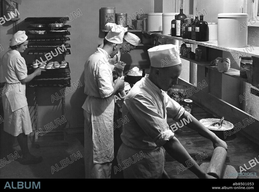 Bakning på Grand Kafé i Malmö jan 1945.. (c) Sydsvenskan /IBL Bildbyrå.