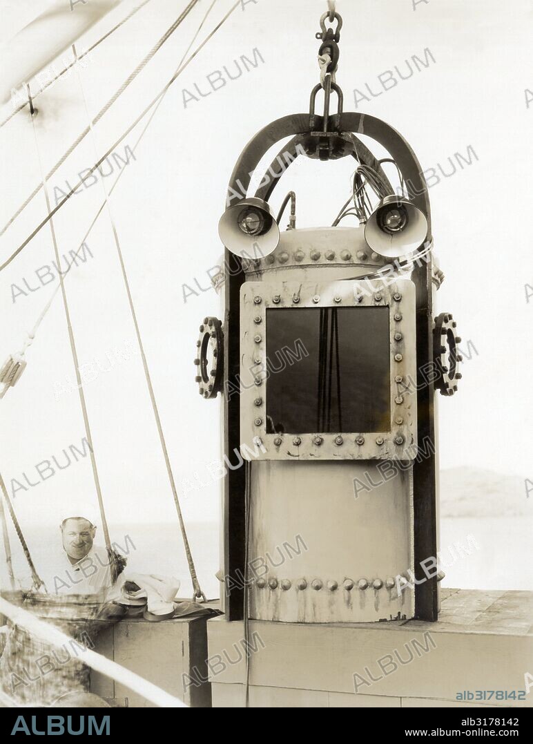 United States:  c. 1928 A deep sea diving bell on a ship.   © Underwood Archives / The Image Works.