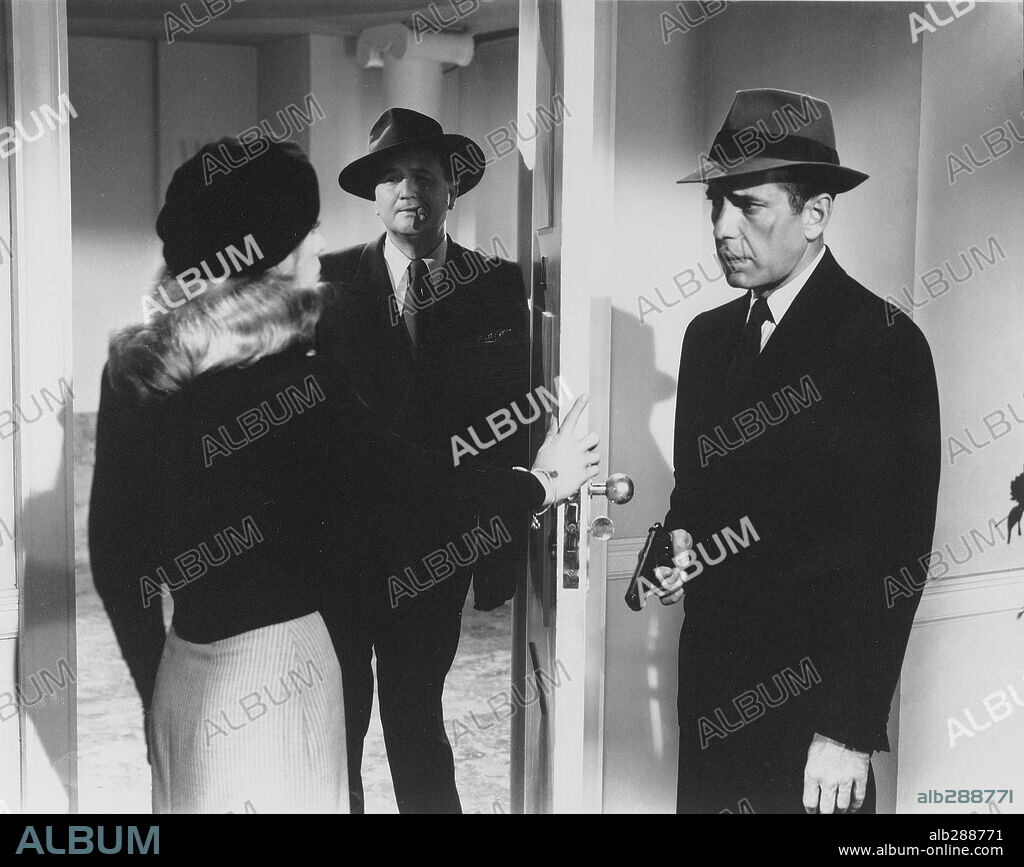 HUMPHREY BOGART y LIZABETH SCOTT en CALLEJÓN SIN SALIDA, 1947 (DEAD RECKONING), dirigida por JOHN CROMWELL. Copyright COLUMBIA PICTURES.