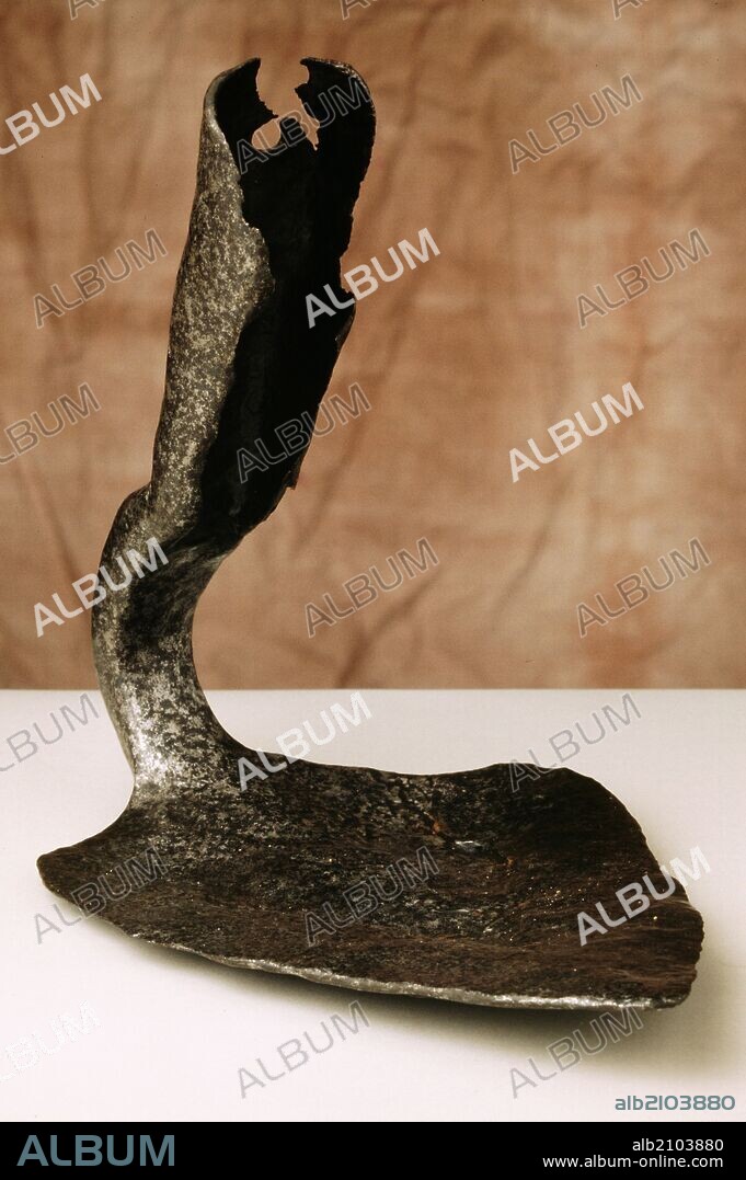 LEGON (AZADA TRIANGULAR).(EXPOSICION EL LEGADO CIENTIFICO DE AL-ANDALUS)(DEPOSITO: MUSEO PARROQUIAL LIETOR).