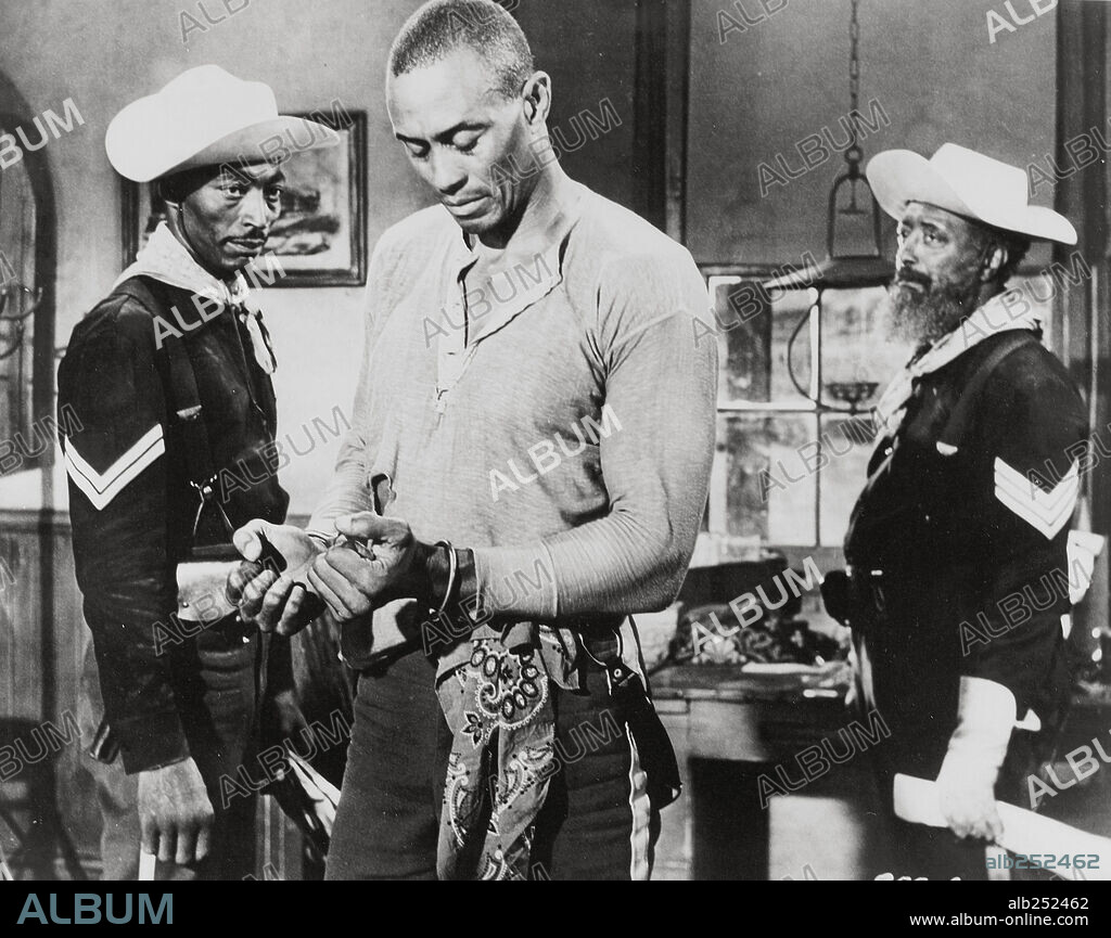 WOODY STRODE en EL SARGENTO NEGRO, 1960 (SERGEANT RUTLEDGE), dirigida por JOHN FORD. Copyright WARNER BROTHERS.