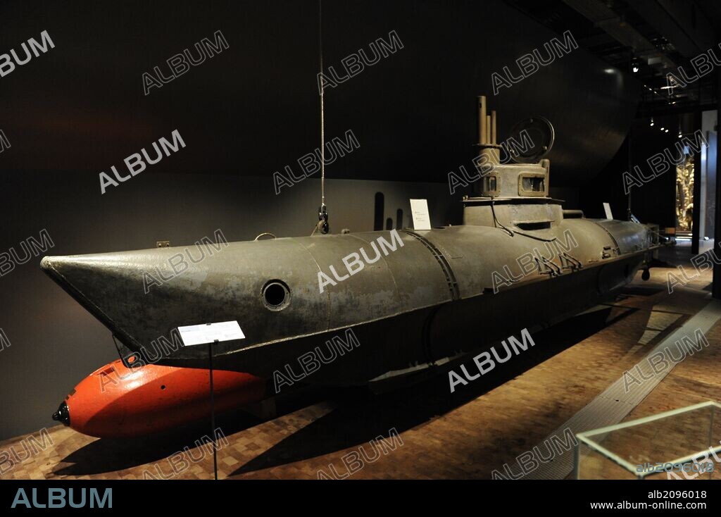 SEGUNDA GUERRA MUNDIAL. EL BIBER. Submarino alemán enano del Segunda Guerra Mundial. Armado con torpedos o minas, y destinados a atacar la navegación costera. Ellos fueron los submarinos más pequeños de la Kriegsmarine. Deutsches Technikmuseum. Berlin. Alemania.