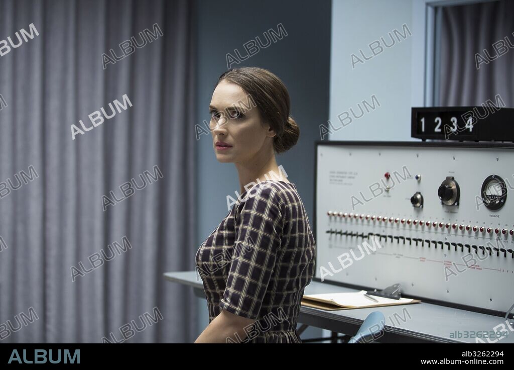 WINONA RYDER in EXPERIMENTER: THE STANLEY MILGRAM STORY, 2015, directed by MICHAEL ALMEREYDA. Copyright BB FIL PRODUCTIONS/FJ PRODUCTIONS/INTRINSIC VALUE FILMS.