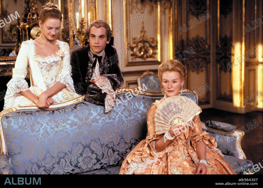 GLENN CLOSE, JOHN MALKOVICH and UMA THURMAN in DANGEROUS LIAISONS, 1988, directed by STEPHEN FREARS. Copyright WARNER BROTHERS.