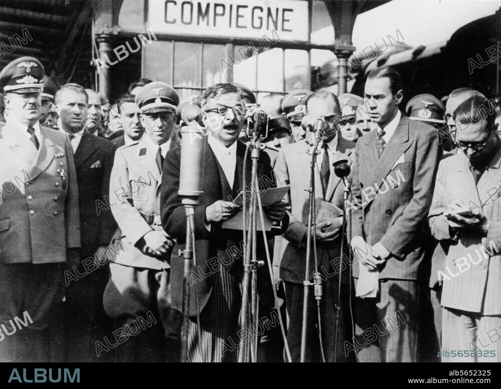 World War II / France. On 11.8.1942 P. Laval, prime minister of the Vichy Government, welcomes French soldiers, who have been released from German POW camps, in Compiègne. Welcome speech by P. Laval at the station in Compiegne. Right: the German envoy and knights of the German works front. Photo.