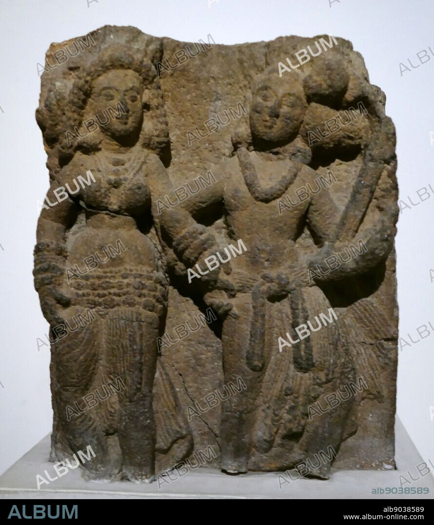 Dampatti/couple. Satavahana, 2nd century BCE. Pitalkora, Maharashtra. Carved sandstone.