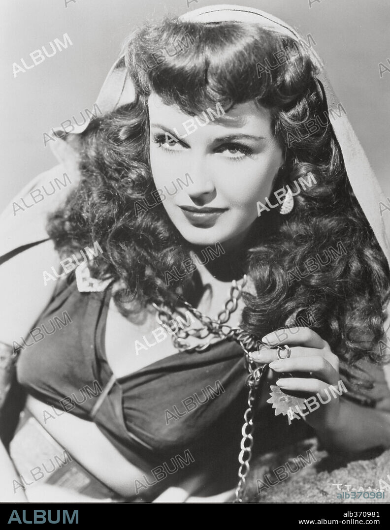 FRANCES GIFFORD dans TARZAN TRIUMPHS, 1943, réalisé par WILHELM THIELE. Copyright RKO.