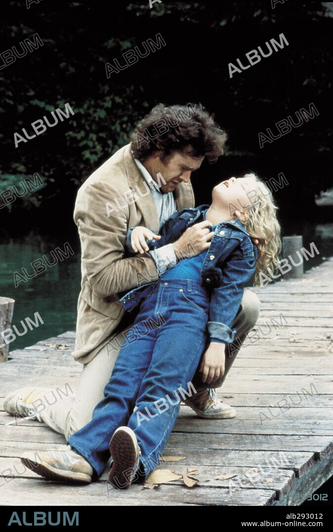 DAVID KEITH and DREW BARRYMORE in FIRESTARTER, 1984, directed by MARK L. LESTER. Copyright DE LAURENTIS/PARAMOUNT.