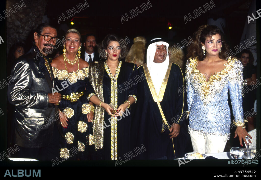 Marbella, 19/08/1991. Fiesta de cumpleaños de Jaime de Mora y Aragón, celebrada en el hotel Don Carlos. De izquierda a derecha: Jaime de Mora y Aragón, Margit Ohlson, Tamia, Mohamed Ashmawi y Lamia Kashogui.