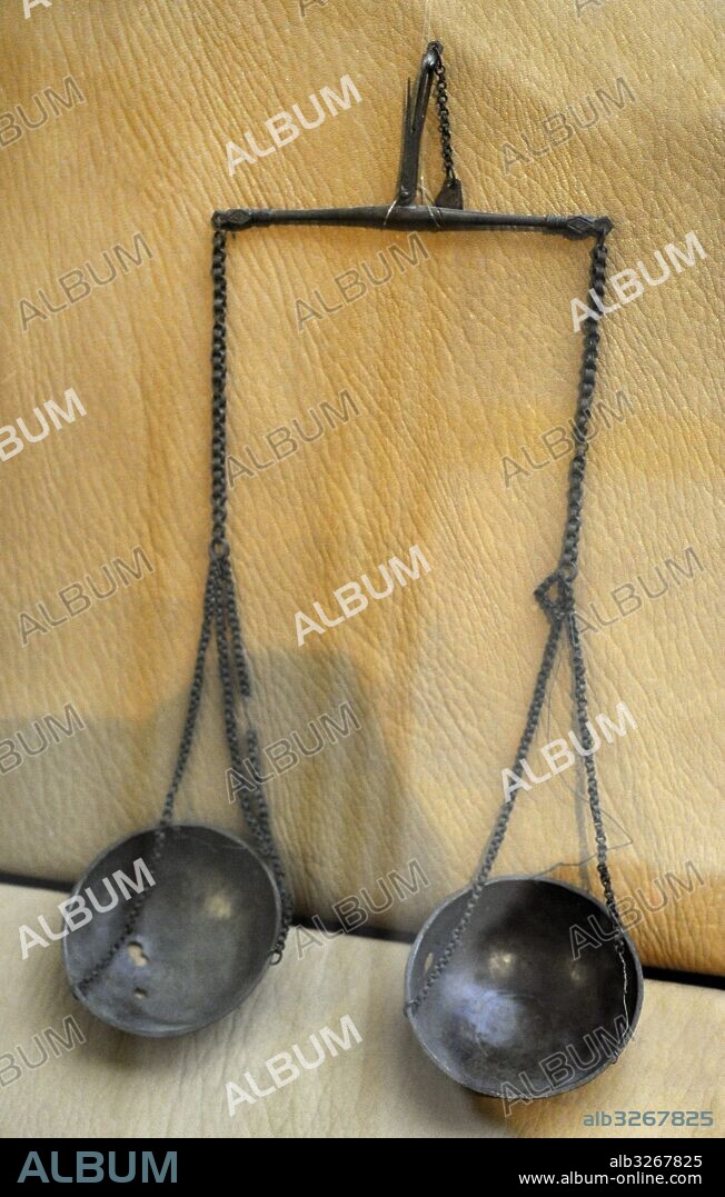 Escandinavia. Comercio. Balanzas y pesas para determinar el valor de los metales a los orfebres. Escalas portátiles que se utlizaban en la Era Vikinga y Alta Edad Media para ponderar los lingotes de plata. Museo de Historia (Historical Museum). Oslo. Noruega.
