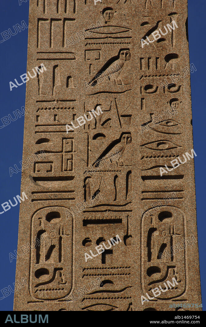 ARTE EGIPCIO. EGIPTO. OBELISCO "flaminio" dedicado a Ramsés II, traído desde Heliópolis. Fue situado en la Plaza del Popolo en 1589 por el papa Sixto V. Antiguamente se hallaba en el Circo Máximo. ROMA. Italia.