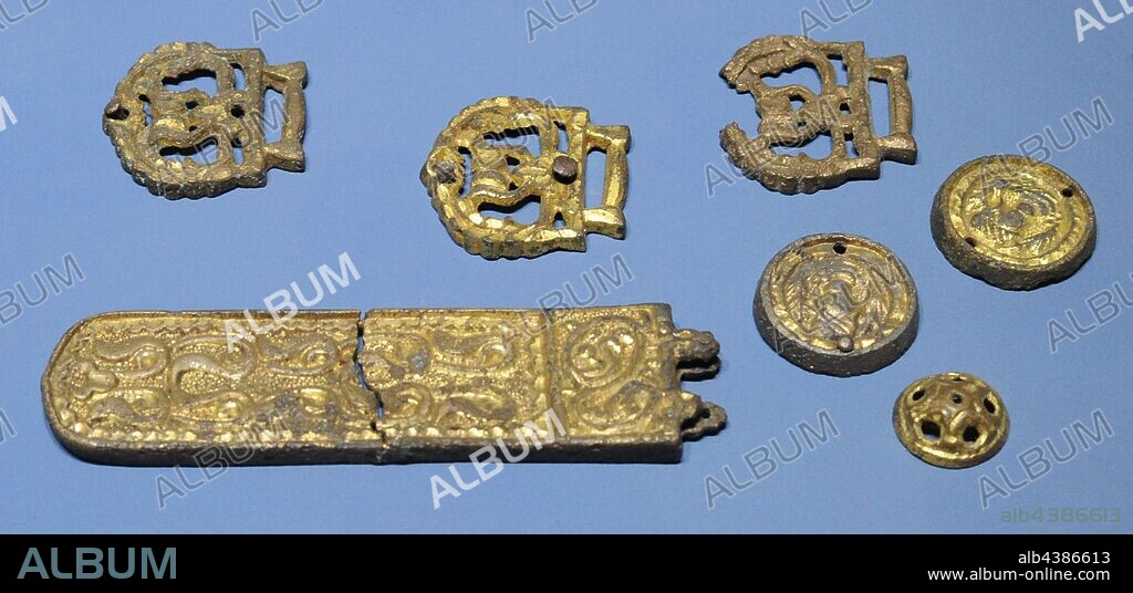 Alta Edad Media. Período ávaro tardío. Conjunto de cinturones de bronce dorado. Smrdelji, Croacia. Museo de los Monumentos Arqueológicos Croatas. Split. Croacia.