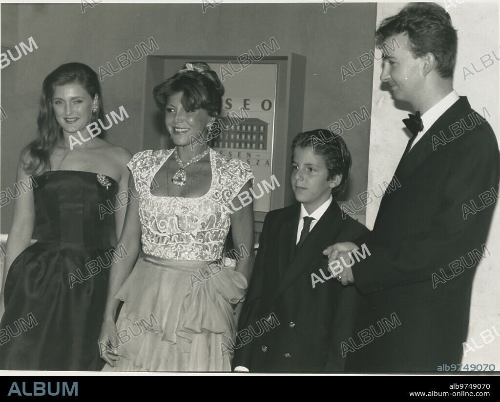 Madrid, 10/08/1992. Inauguration of the Thyssen museum. In the image, Francesca Thyssen, the barons Carmen Cervera and Carlos of Habsburg.