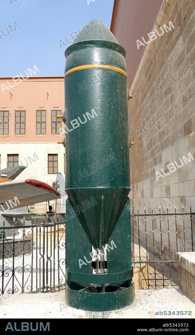 1000Kg BOMB used by the Egyptian air force. Type : HIGHLY EXPLOSIVE MODEL : 1956, USED WITH AIRCRAFT : TU-16 / ILYUSHIN-28.