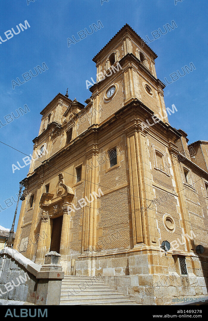 COMUNIDAD DE MURCIA. JUMILLA. Vista de la IGLESIA DE EL SALVADOR, construída en el siglo XVIII a caballo entre el neoclasicismo y el barroco murciano. España.