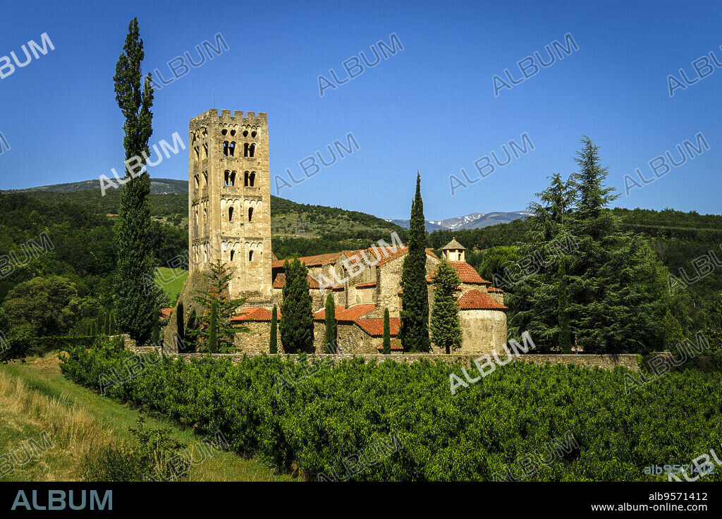 monasterio benedictino de Sant Miquel de Cuixa , año 879, pirineos orientales,Francia, europa.