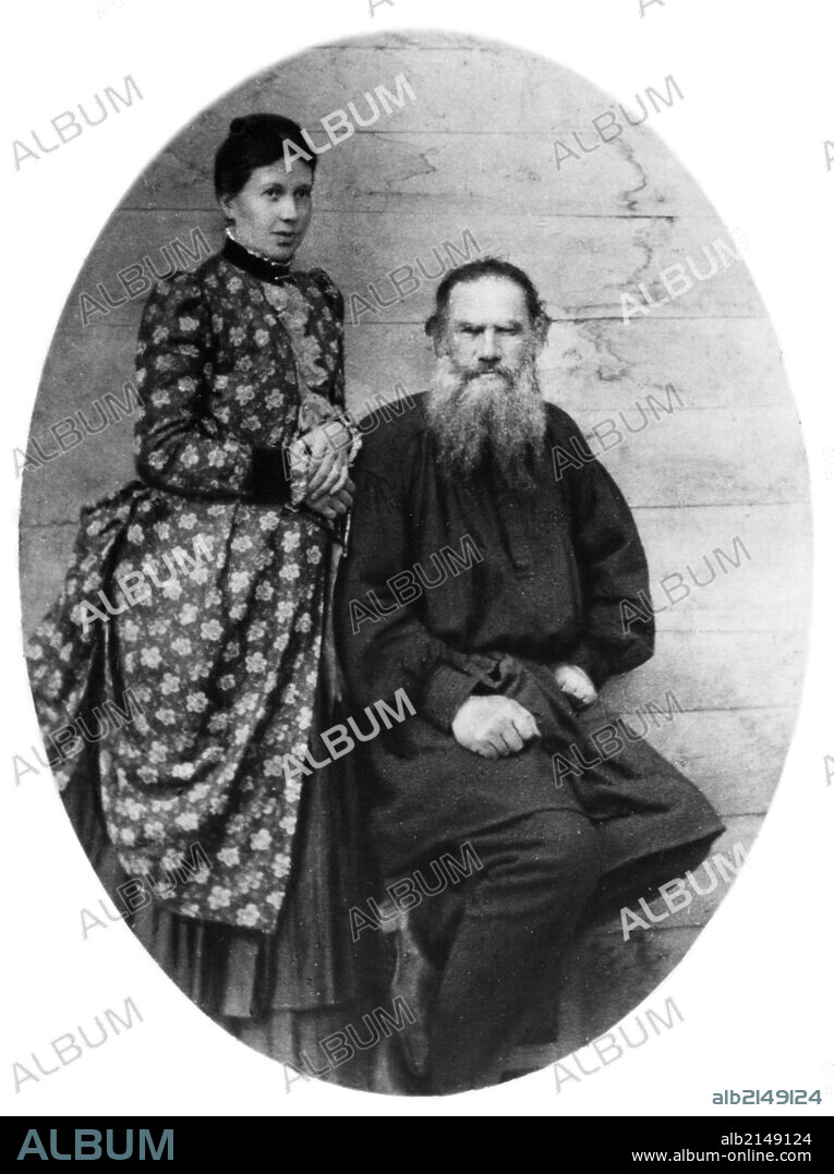 Leo tolstoy with his wife sofia tolstoya at yasnaya polyana in 1887.