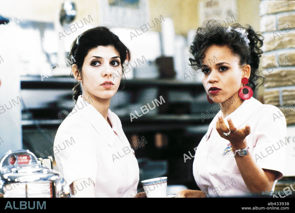 MARISA TOMEI and ROSIE PEREZ in UNTAMED HEART, 1993, directed by TONY BILL. Copyright M.G.M / BIRMELIN, BRUCE.