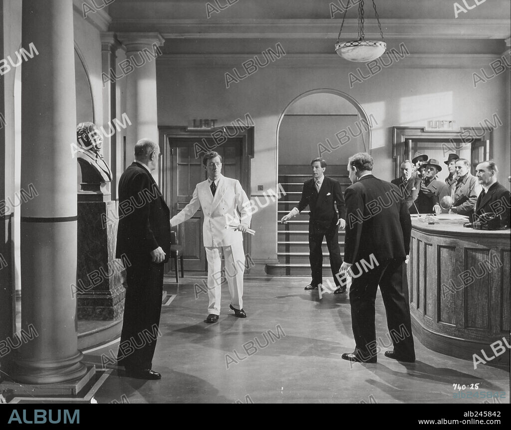 ALEC GUINNESS, HOWARD-MARION CRAWFORD and MICHAEL GOUGH in THE MAN IN THE WHITE SUIT, 1951, directed by ALEXANDER MACKENDRICK. Copyright EALING STUDIOS.