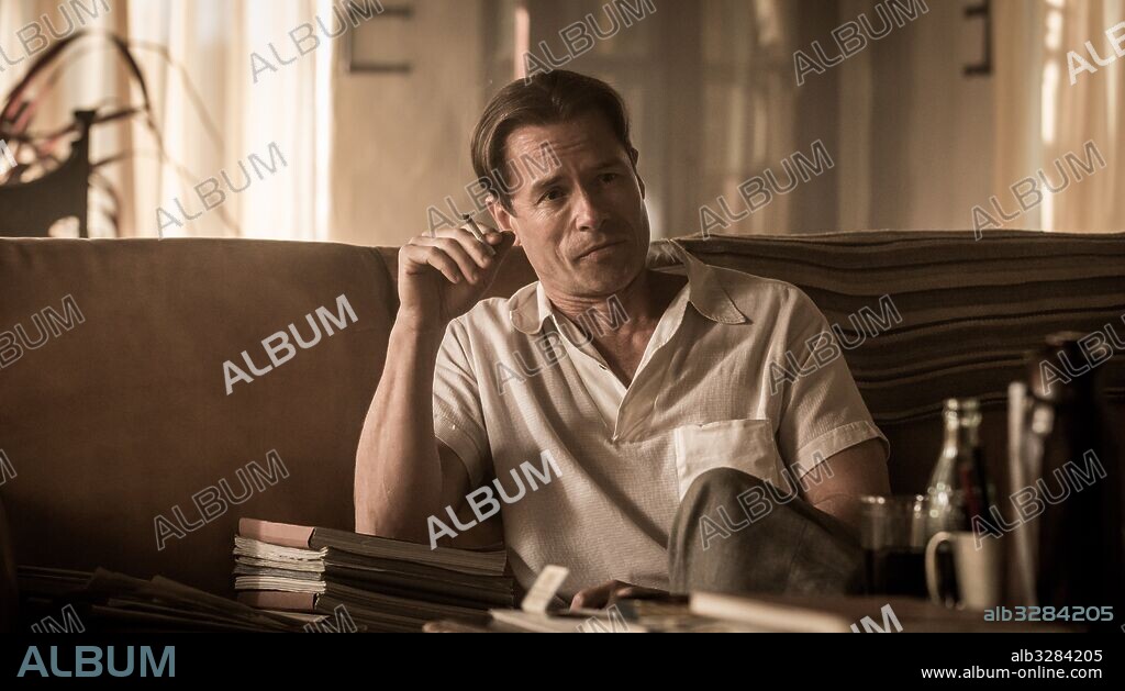 GUY PEARCE en EL EDITOR DE LIBROS, 2016 (GENIUS), dirigida por MICHAEL GRANDAGE. Copyright HANOVER FILMS/ROCK IT PRODUCTIONS.