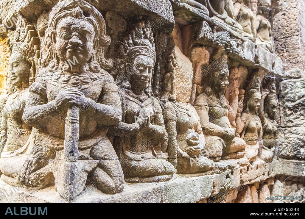 Apsara carvings in the Leper King Terrace in Angkor Thom, Angkor, UNESCO World Heritage Site, Siem Reap Province, Cambodia, Indochina, Southeast Asia, Asia.