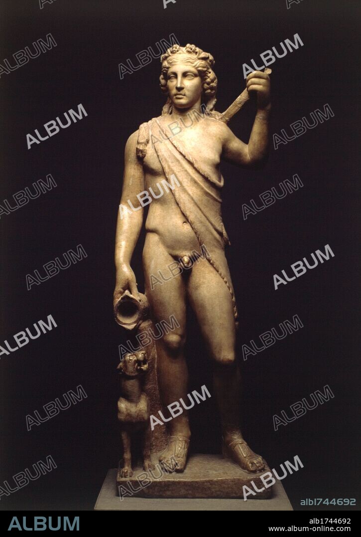 Madrid, M.A.N. Arte romano. Baco de Aldaya, Valencia. Su parte inferior fue hallada por un campesino labrando sus tierras, y la guardó hasta su muerte creyendo que era San Roque. Cuarenta años después su hijo, arando, encontró los demás restos. Ingresó en el museo en 1931. De aspecto juvenil. s.II.