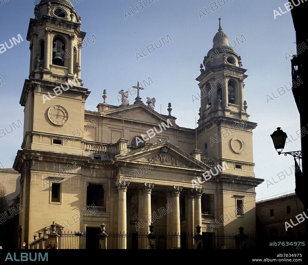 VENTURA RODRIGUEZ (1717-1785). FACHADA NEOCLASICA DE LA CATEDRAL DE PAMPLONA - 1783 - PORTICO CON FRONTIS TETRASTILO DE COLUMNAS CORINTIAS.