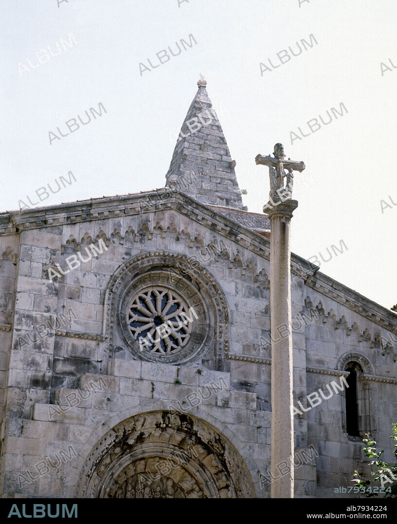 DETALLE DEL ROSETON DE LA PRINCIPAL DE LA IGLESIA DE SANTA MARIA DEL CAMPO - XIV - CRUCERO DEL SIGLO XV - FOTO AÑOS 90.