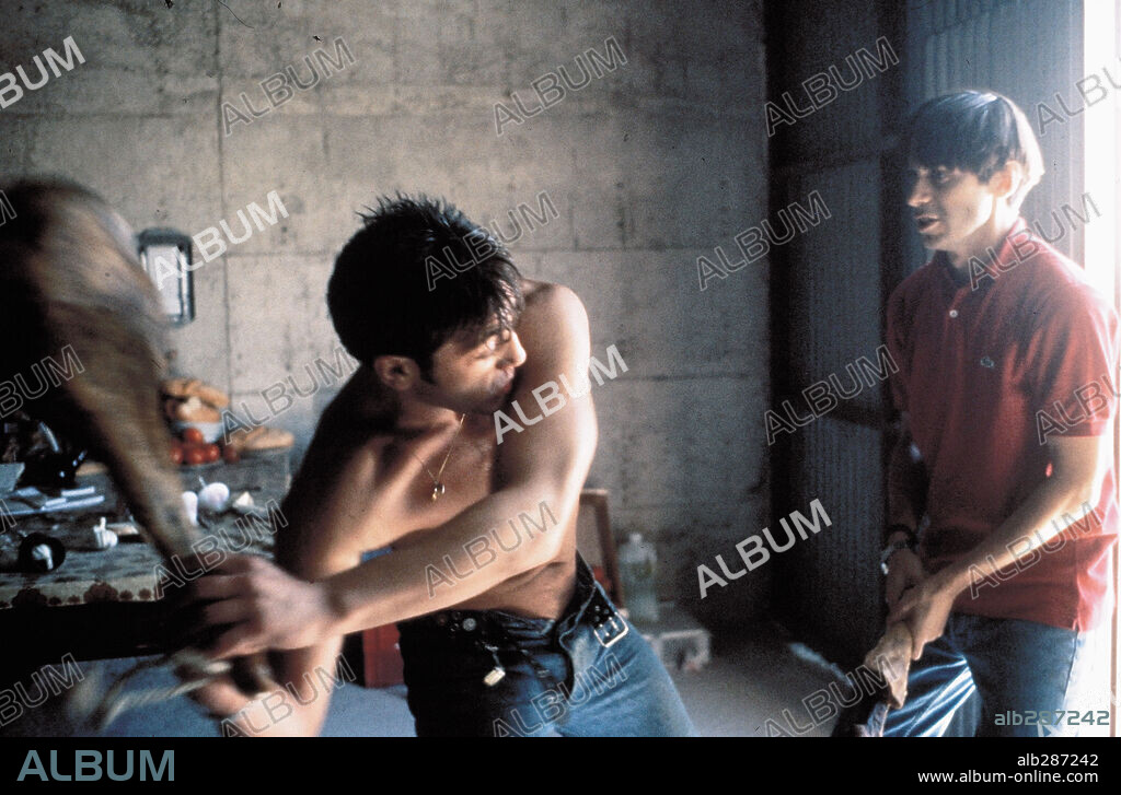 JAVIER BARDEM y JORDI MOLLA en JAMON JAMON, 1992, dirigida por JUAN JOSE BIGAS LUNA. Copyright LOLAFILMS.