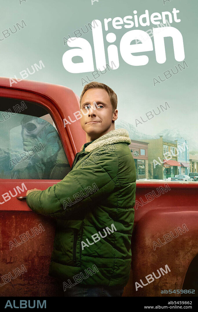 ALAN TUDYK in RESIDENT ALIEN, 2021, directed by DAVID DOBKIN, JENNIFER PHANG and ROBERT DUNCAN MCNEILL. Copyright Amblin Television / Dark Horse Entertainment.