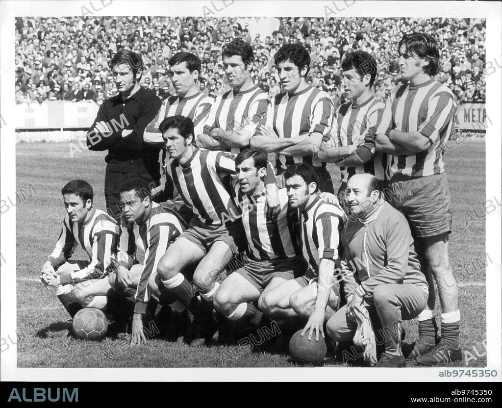 Foto de la plantilla del Málaga C. F tomada durante el partido celebrado en 1970 en Vallecas contra el rayo Vallecano.