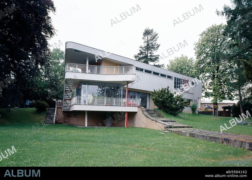 Löbau (Oberlausitz, Sachsen, Deutschland), Haus Schminke. (1930-33 erbaut; Arch.: Hans Scharoun). Außenansicht. Foto, 2003.