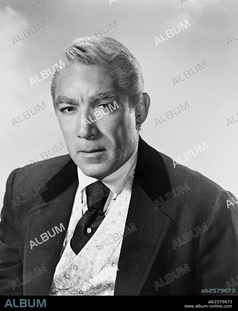 ANTHONY QUINN en EL HOMBRE DE LAS PISTOLAS DE ORO, 1959 (WARLOCK), dirigida por EDWARD DMYTRYK. Copyright 20TH CENTURY FOX.