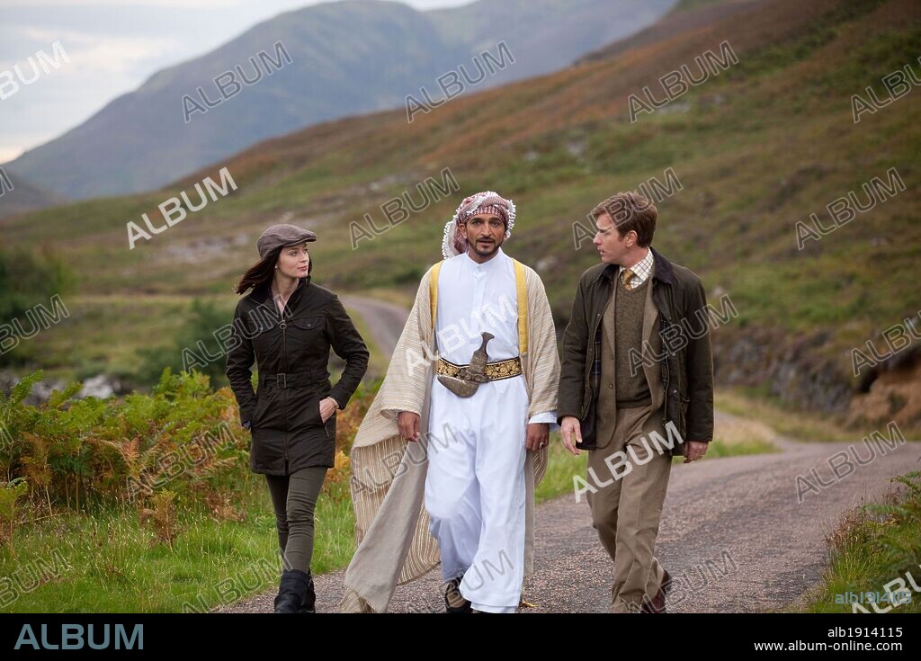 AMR WAKED, EMILY BLUNT and EWAN McGREGOR in SALMON FISHING IN THE YEMEN, 2011, directed by LASSE HALLSTROM. Copyright BBC FILMS.