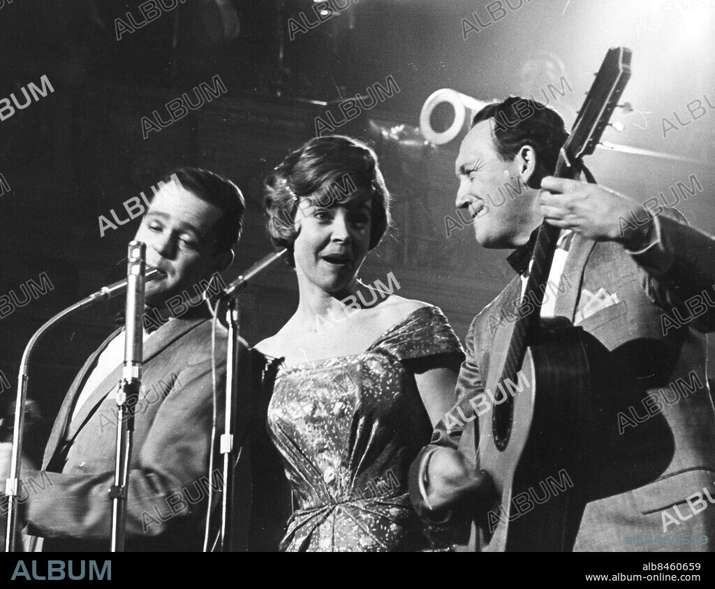 Arkiv 19610223 - Swe-Danes uppträder på Berns i Stockholm. Fr v Svend Asmussen, Alice Babs Sjöblom och Ulrik Neumann. Foto: Jan Holmlund Code: 18 . COPYRIGHT PRESSENS BILD.