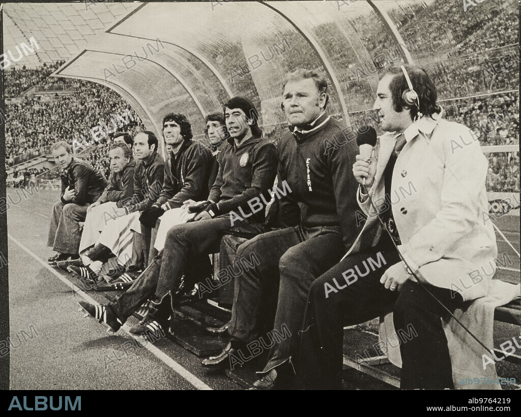 Munich (Germany), 05/22/1976. Qualifying round for the 1976 Euro Cup. Second leg match played at the Olympic Stadium between the German RF and the Spanish national team, which ended with the German victory 2-0. In the image, the Spanish bench, from right to left: José María García, Kubala, Paco, Sol, Alabanda and Ángel Mur.