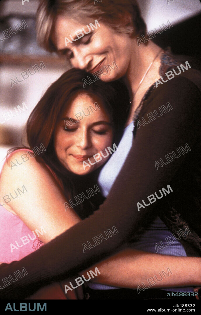 ALEXA VEGA and JANE LYNCH in SLEEPOVER, 2004, directed by JOE NUSSBAUM. Copyright METRO GOLDWYN MAYER / ROBINETTE, DALE.