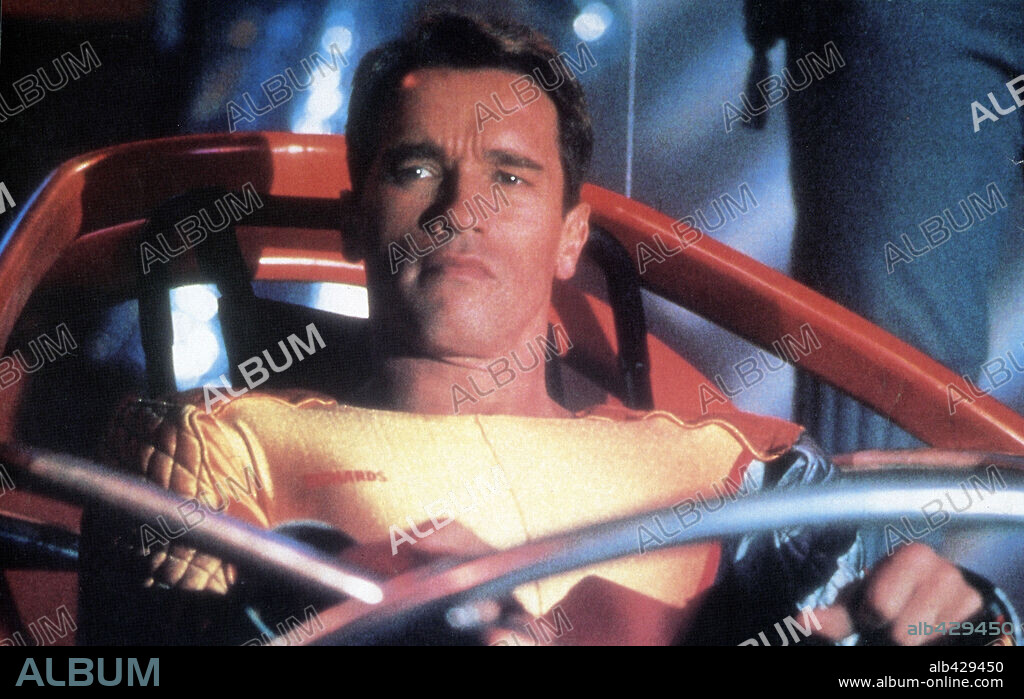 ARNOLD SCHWARZENEGGER en PERSEGUIDO, 1987 (THE RUNNING MAN), dirigida por PAUL MICHAEL GLASER. Copyright TRI STAR PICTURES.