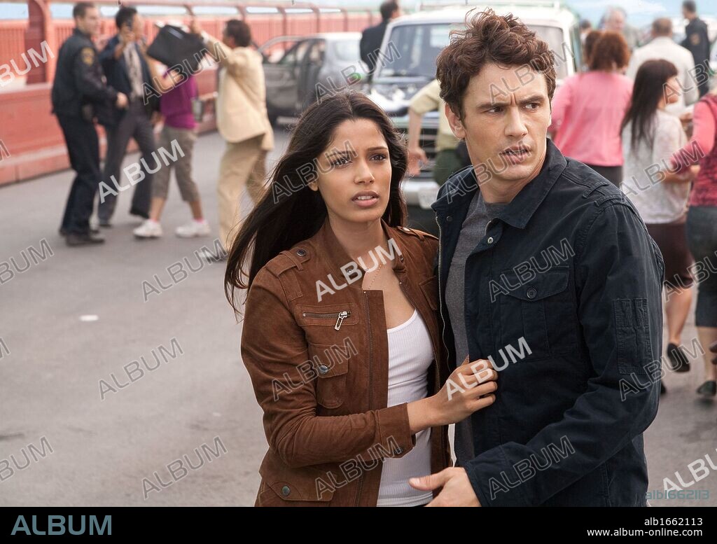 FREIDA PINTO and JAMES FRANCO in RISE OF THE PLANET OF THE APES, 2011, directed by RUPERT WYATT. Copyright 20TH CENTURY FOX.