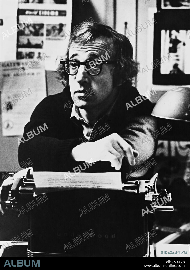 WOODY ALLEN en SUEÑOS DE SEDUCTOR, 1972 (PLAY IT AGAIN, SAM), dirigida por HERBERT ROSS. Copyright PARAMOUNT PICTURES.